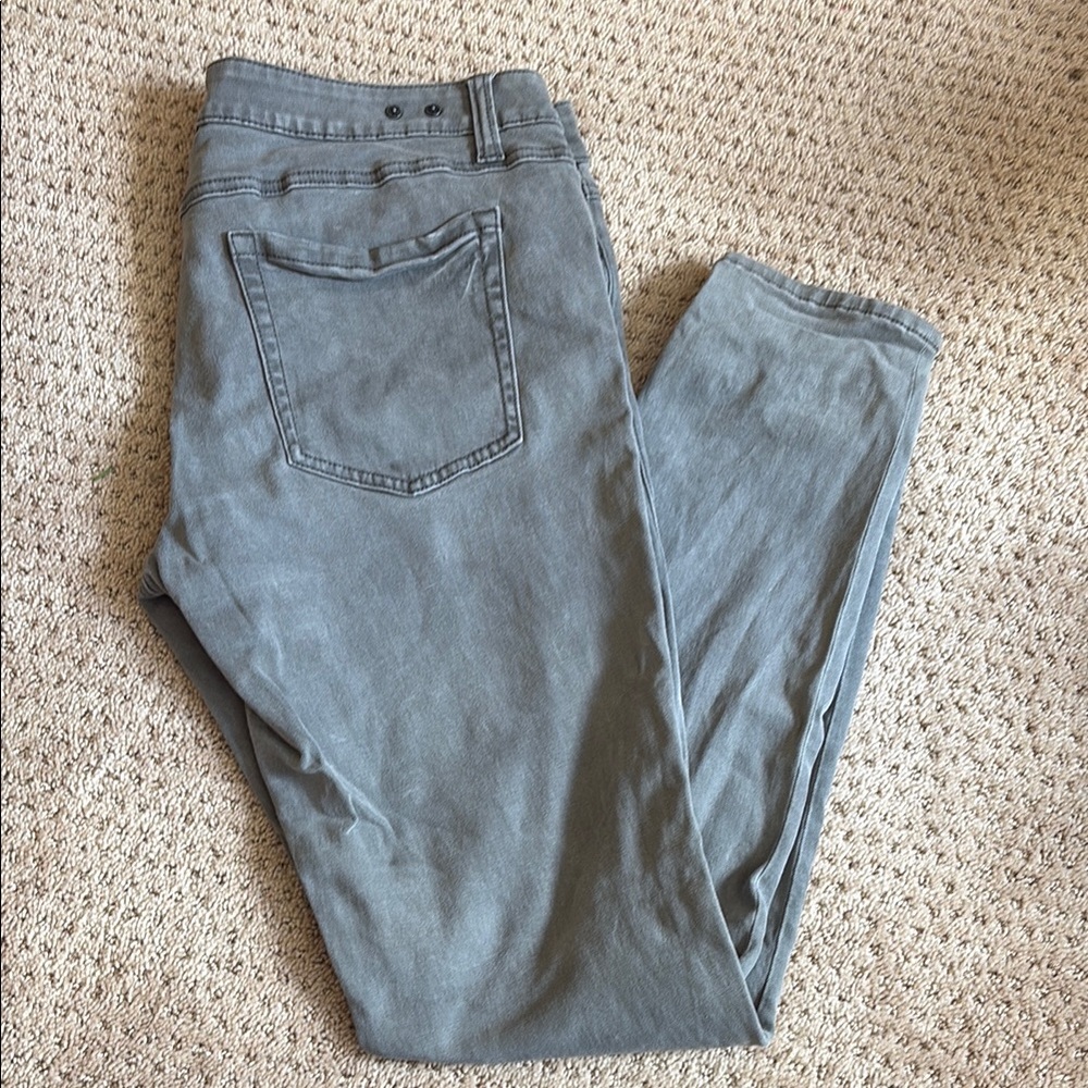Women’s Cabi jeans, sz 14 Grey Slim Fit Jeans
